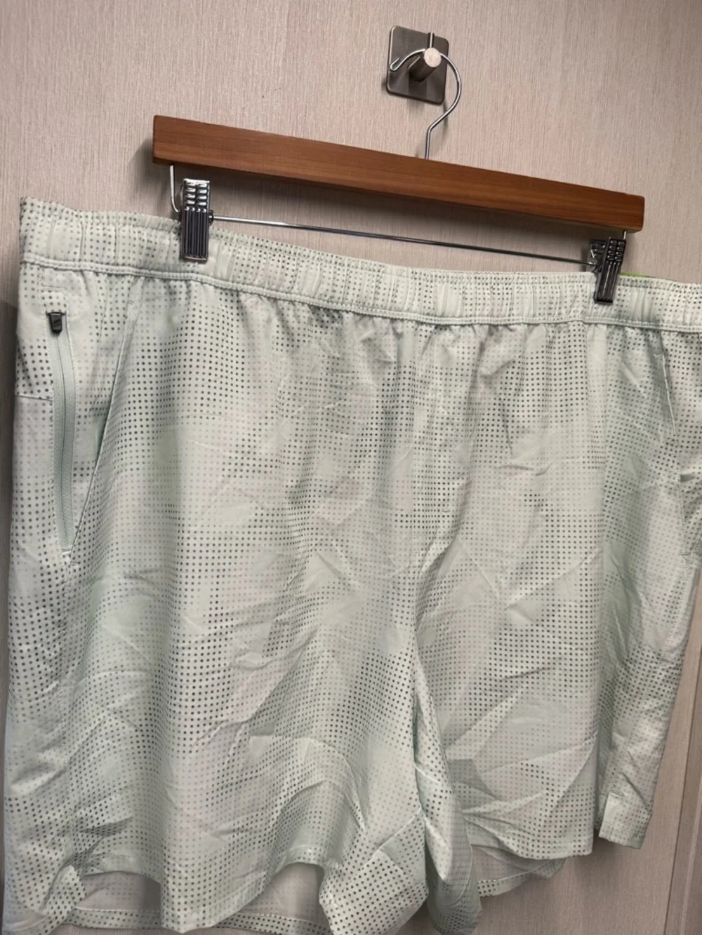 NWT DSG Men’s 6” Agility Woven Shorts Mint Candy Dot Ombre, Size XXL